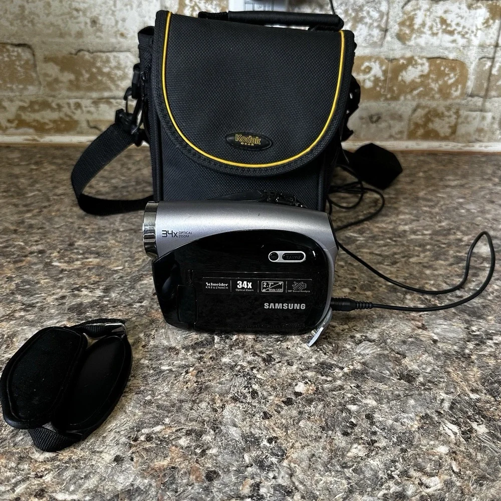 Samsung Digital Camera Scneider Kreuznach 34X (A7) With Charger And Case